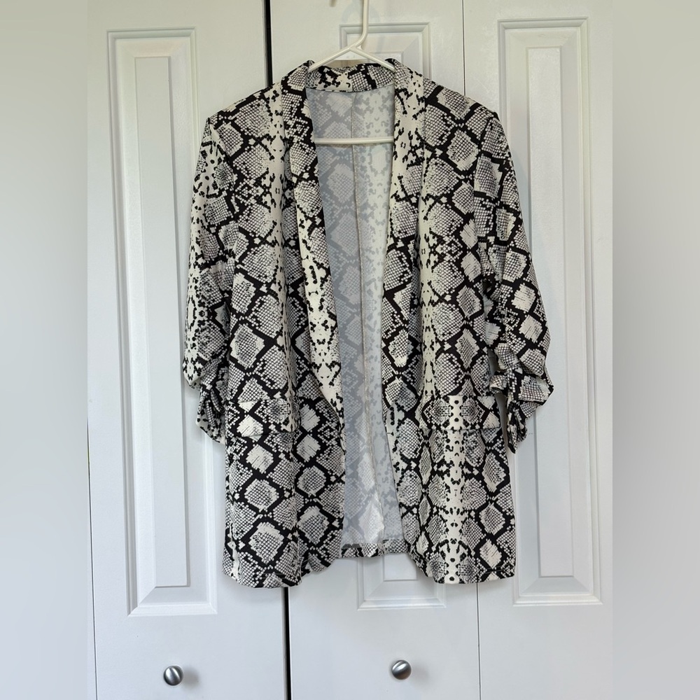 NWT Women's Snake Print Blazer - Size Large